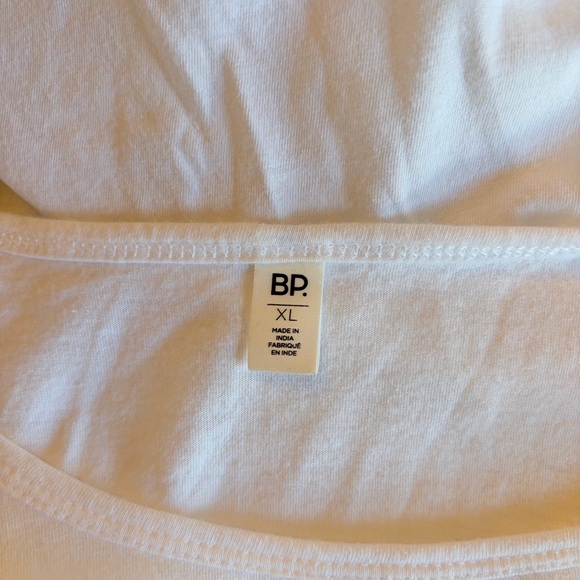 Set of Four Assorted Size XL Tops - 2 Short Sleeve 2 Long Sleeve - Picture 7 of 13